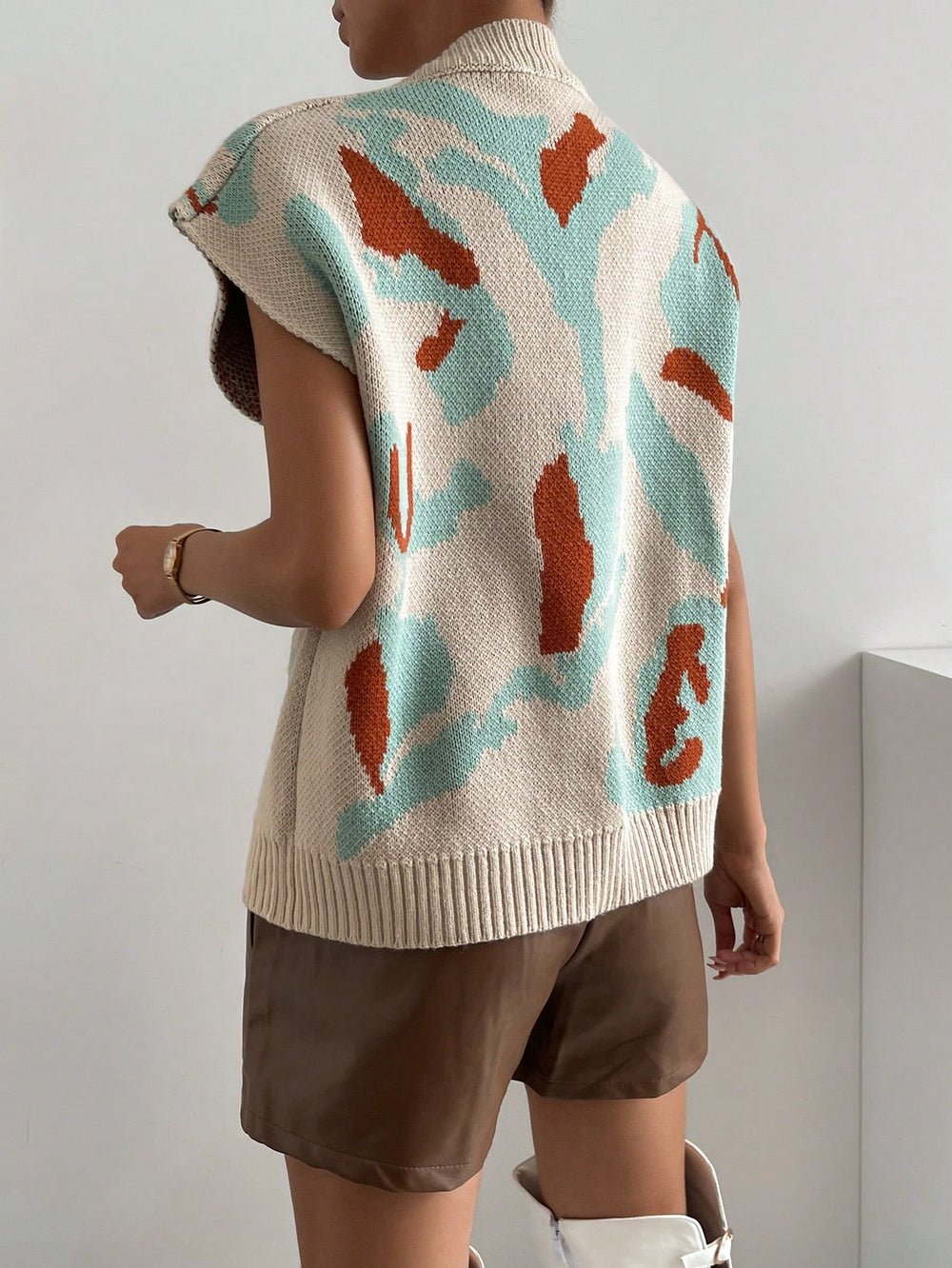 Graphic Pattern Batwing Sleeve Sweater Vest